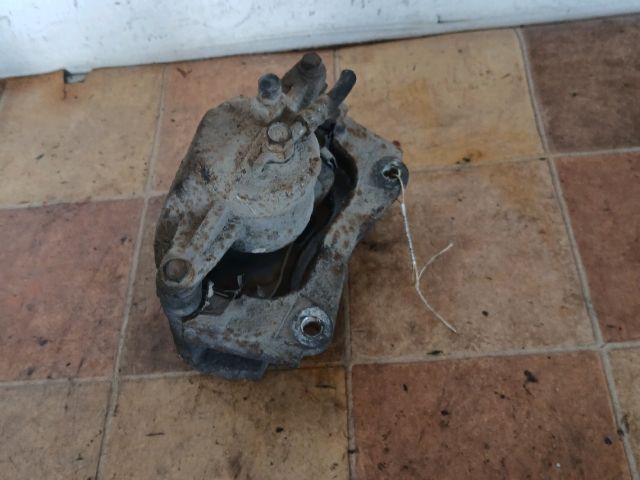 bontott TOYOTA COROLLA VERSO Jobb első Féknyereg Munkahengerrel