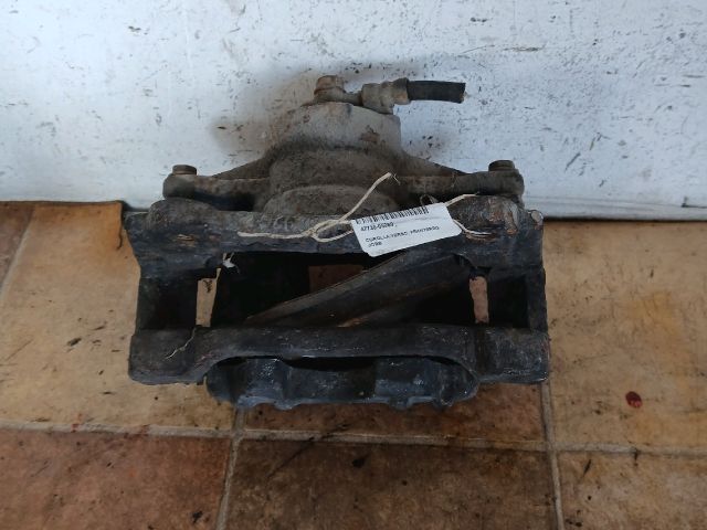 bontott TOYOTA COROLLA VERSO Jobb első Féknyereg Munkahengerrel