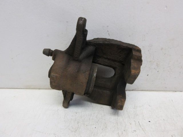 bontott TOYOTA COROLLA VERSO Jobb első Féknyereg Munkahengerrel