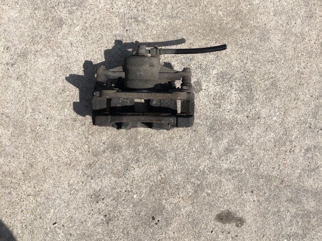 bontott TOYOTA COROLLA VERSO Jobb első Féknyereg Munkahengerrel