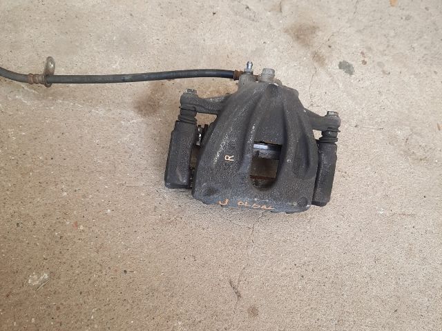 bontott TOYOTA COROLLA VERSO Jobb első Féknyereg Munkahengerrel