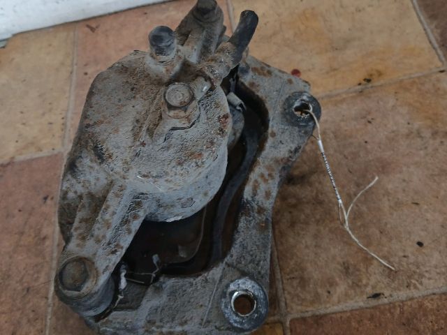 bontott TOYOTA COROLLA VERSO Jobb első Féknyereg Munkahengerrel