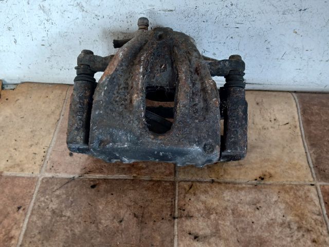 bontott TOYOTA COROLLA VERSO Jobb első Féknyereg Munkahengerrel