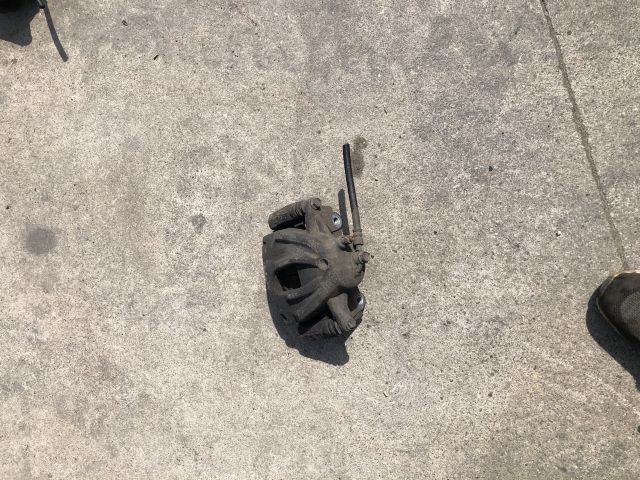 bontott TOYOTA COROLLA VERSO Jobb első Féknyereg Munkahengerrel