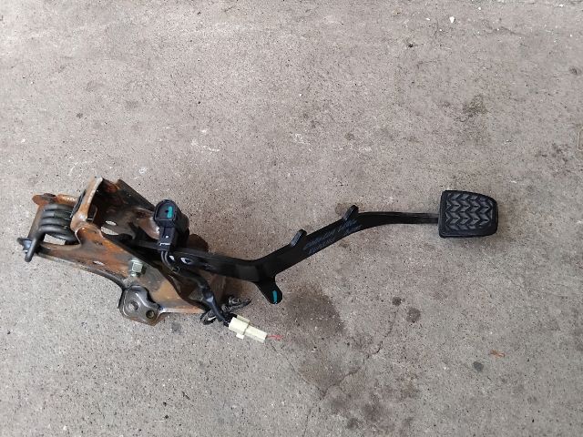 bontott TOYOTA COROLLA VERSO Kuplung Pedál