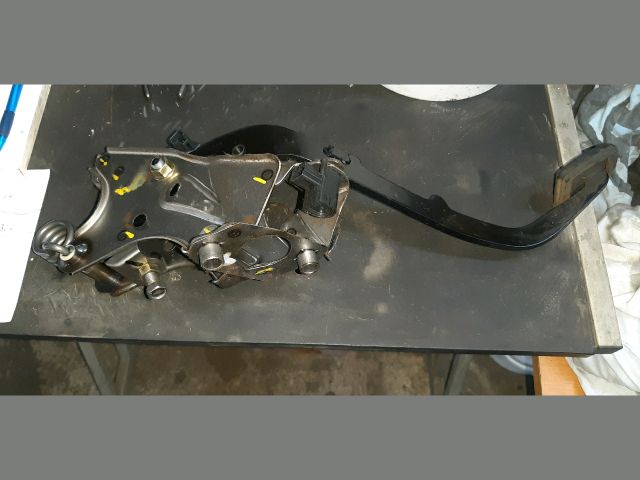 bontott TOYOTA COROLLA VERSO Kuplung Pedál