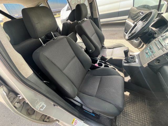 bontott TOYOTA COROLLA VERSO Motor (Fűzött blokk hengerfejjel)