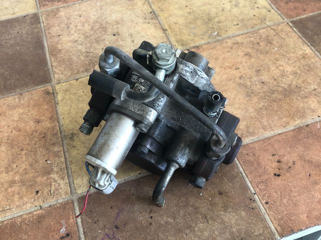 bontott TOYOTA COROLLA VERSO Nagynyomású Szivattyú