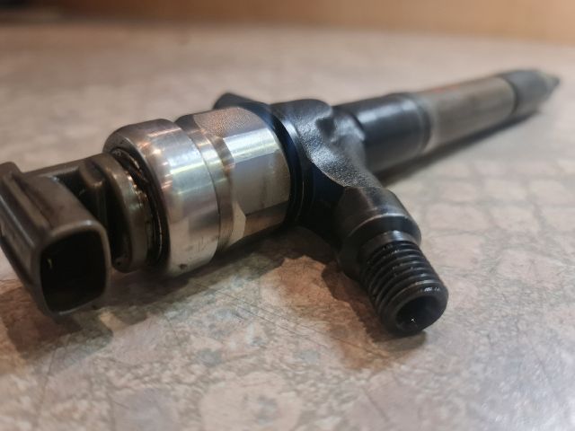 bontott TOYOTA COROLLA VERSO Porlasztó (1 db)