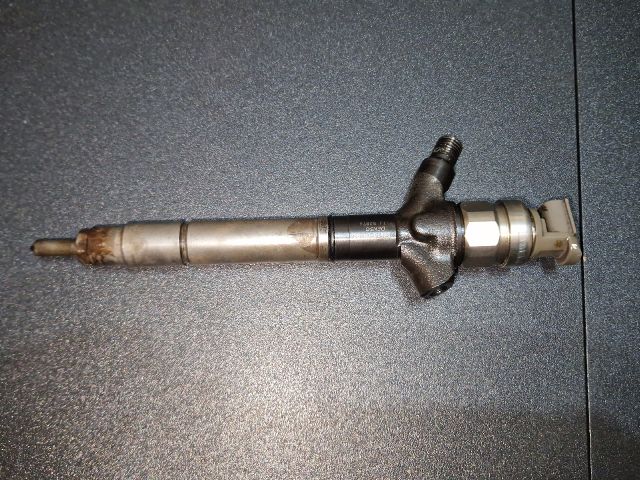 bontott TOYOTA COROLLA VERSO Porlasztó (1 db)