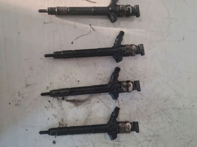 bontott TOYOTA COROLLA VERSO Porlasztó Sor / Híd