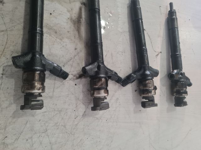 bontott TOYOTA COROLLA VERSO Porlasztó Sor / Híd