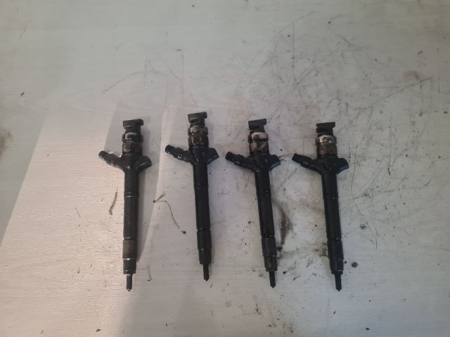 bontott TOYOTA COROLLA VERSO Porlasztó Sor / Híd