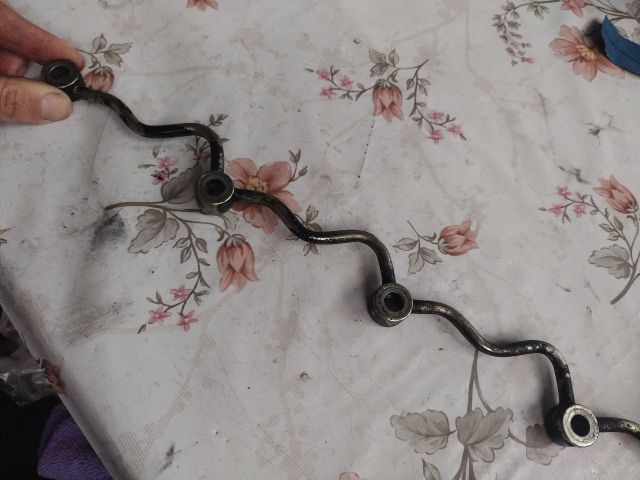 bontott TOYOTA COROLLA VERSO Résolajcső