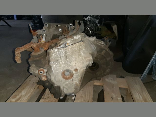 bontott TOYOTA COROLLA VERSO Váltó (Mechanikus)