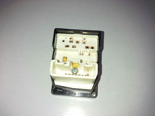 bontott TOYOTA COROLLA VERSO Ablakemelő és Tükör Kapcsoló