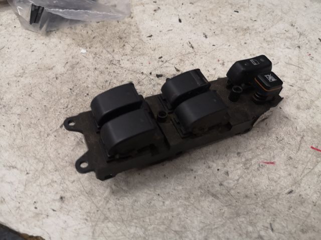 bontott TOYOTA COROLLA VERSO Ablakemelő Kapcsoló Négyes / Kettes