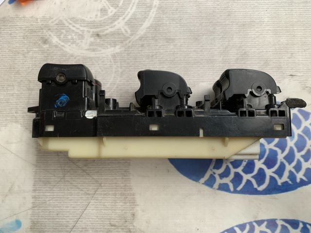 bontott TOYOTA COROLLA VERSO Bal első Ablakemelő Kapcsoló