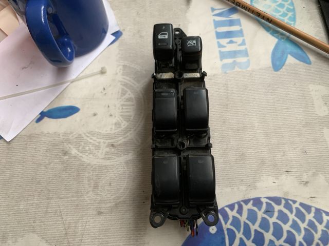 bontott TOYOTA COROLLA VERSO Bal első Ablakemelő Kapcsoló