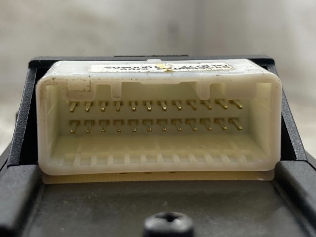 bontott TOYOTA COROLLA VERSO Bal első Ablakemelő Kapcsoló