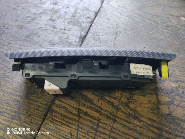 bontott TOYOTA COROLLA VERSO Bal első Ablakemelő Kapcsoló