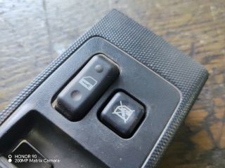 bontott TOYOTA COROLLA VERSO Bal első Ablakemelő Kapcsoló