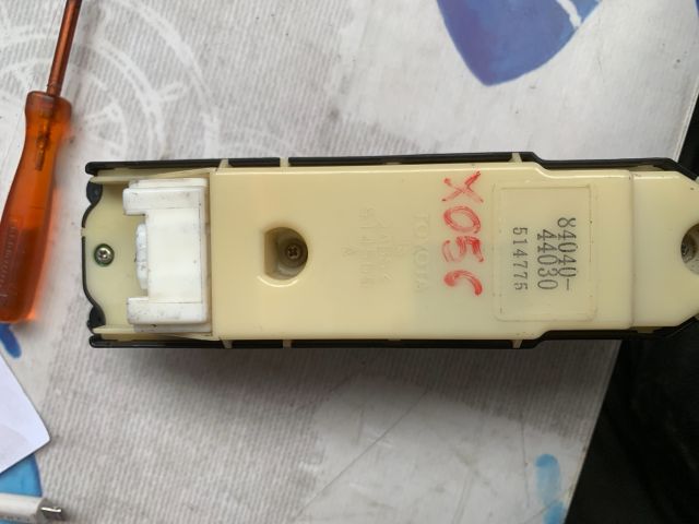 bontott TOYOTA COROLLA VERSO Bal első Ablakemelő Kapcsoló