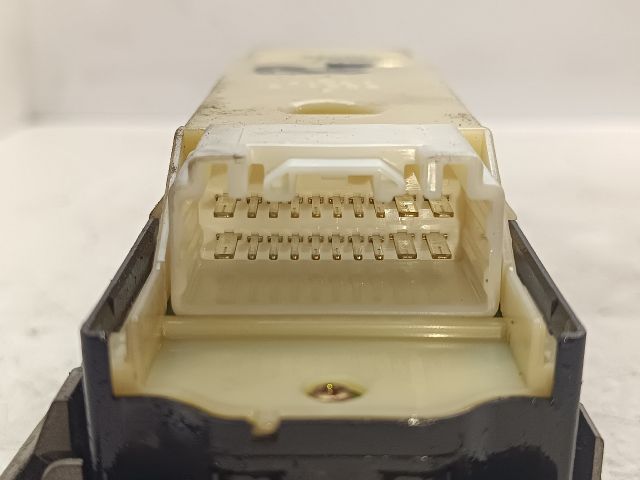 bontott TOYOTA COROLLA VERSO Bal első Ablakemelő Kapcsoló