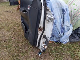 bontott TOYOTA COROLLA VERSO Bal első Ajtó (Részeivel)