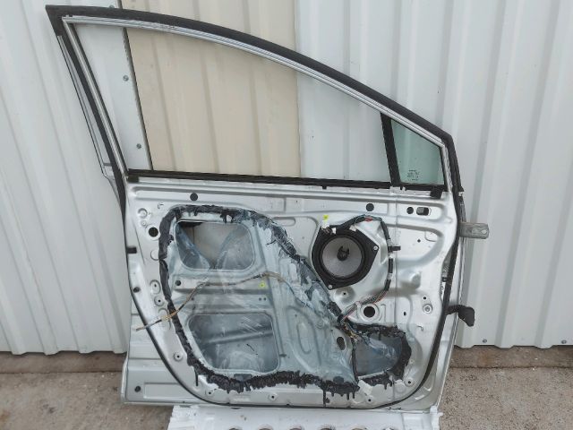 bontott TOYOTA COROLLA VERSO Bal első Ajtó (Üres lemez)