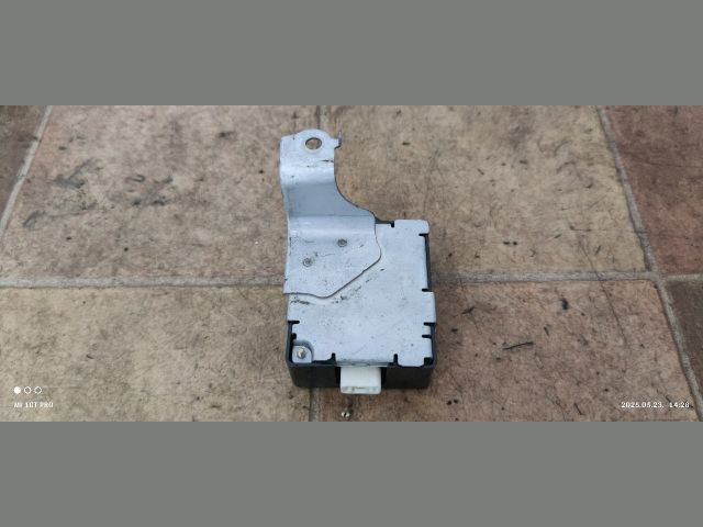 bontott TOYOTA COROLLA VERSO Bal első Ajtó Vezérlőegység