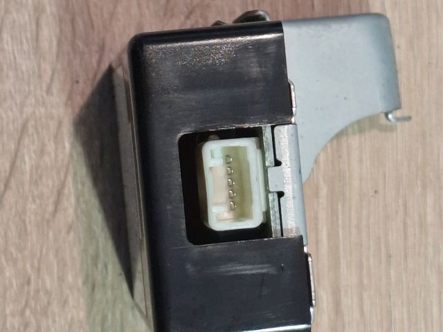 bontott TOYOTA COROLLA VERSO Bal első Ajtó Vezérlőegység