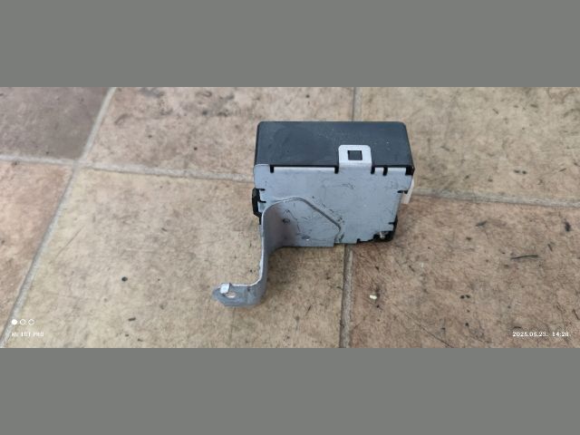 bontott TOYOTA COROLLA VERSO Bal első Ajtó Vezérlőegység