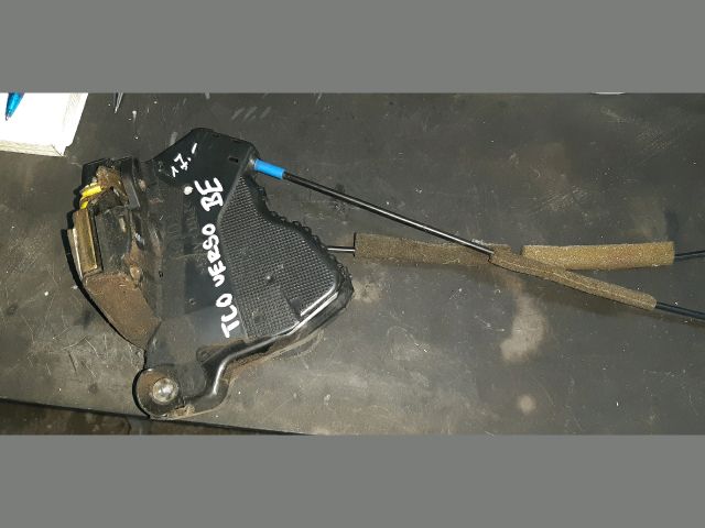 bontott TOYOTA COROLLA VERSO Bal első Ajtózár