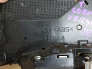 bontott TOYOTA COROLLA VERSO Bal első Ajtózár