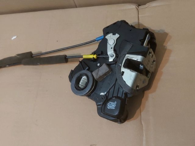 bontott TOYOTA COROLLA VERSO Bal első Ajtózár