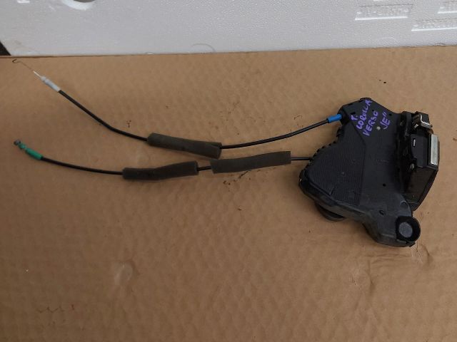 bontott TOYOTA COROLLA VERSO Bal első Ajtózár