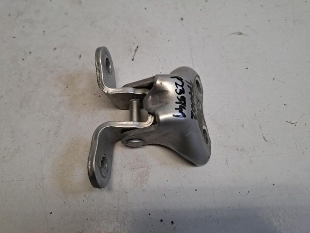 bontott TOYOTA COROLLA VERSO Bal első Alsó Zsanér