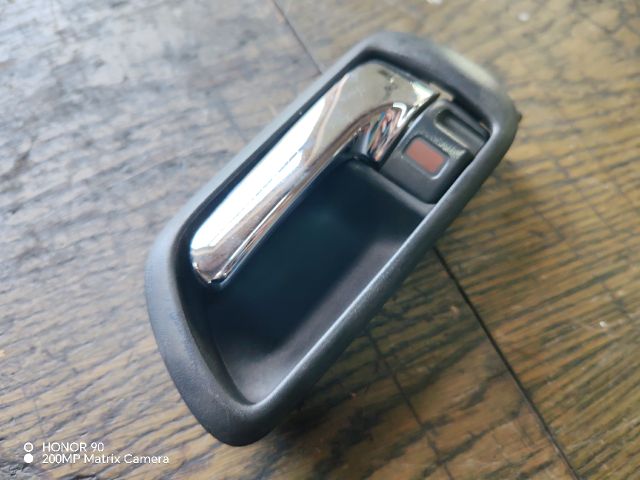 bontott TOYOTA COROLLA VERSO Bal első Belső Kilincs