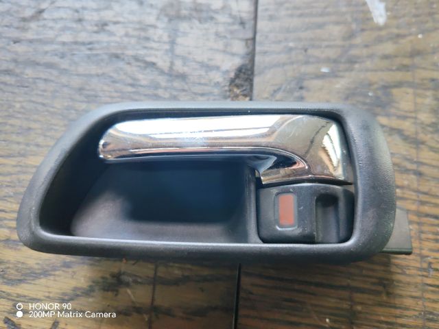 bontott TOYOTA COROLLA VERSO Bal első Belső Kilincs