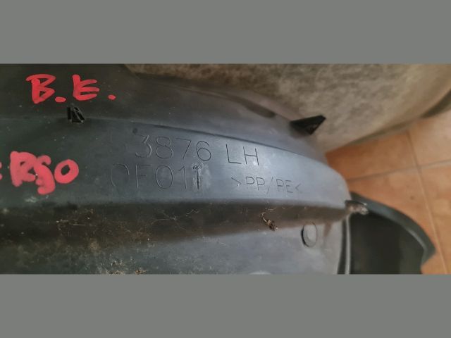 bontott TOYOTA COROLLA VERSO Bal első Első Dobbetét (Kerékjárati, Műanyag)