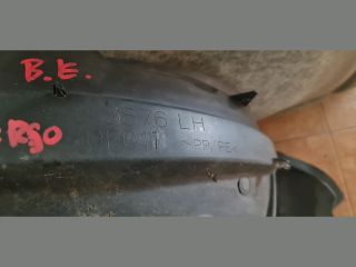 bontott TOYOTA COROLLA VERSO Bal első Első Dobbetét (Kerékjárati, Műanyag)