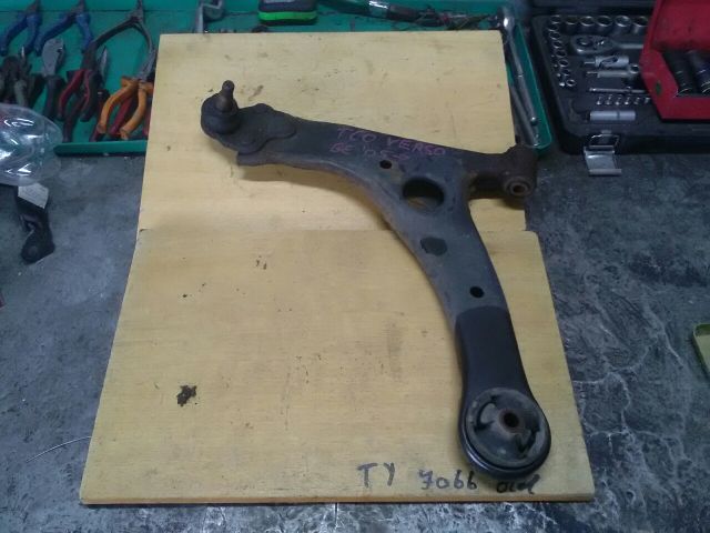 bontott TOYOTA COROLLA VERSO Bal első Felső Első Lengőkar