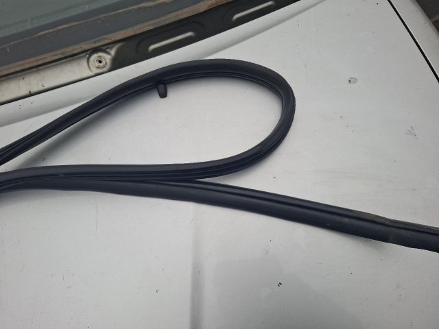 bontott TOYOTA COROLLA VERSO Bal első Gumikéder