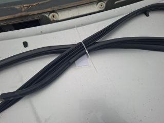 bontott TOYOTA COROLLA VERSO Bal első Gumikéder