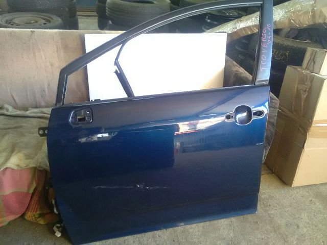 bontott TOYOTA COROLLA VERSO Bal első Külső Kilincs