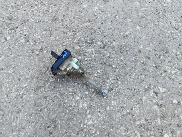 bontott TOYOTA COROLLA VERSO Bal első Zárbetét