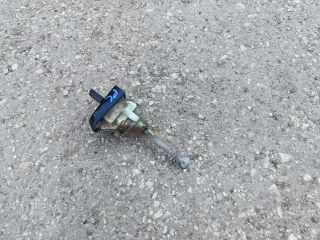 bontott TOYOTA COROLLA VERSO Bal első Zárbetét