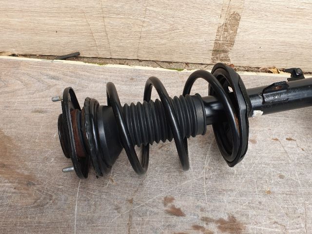 bontott TOYOTA COROLLA VERSO Bal Gólyaláb Csonkállvánnyal