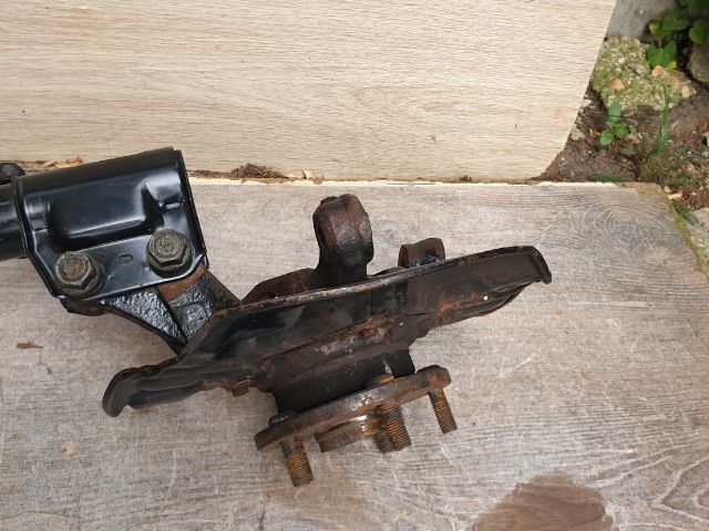 bontott TOYOTA COROLLA VERSO Bal Gólyaláb Csonkállvánnyal